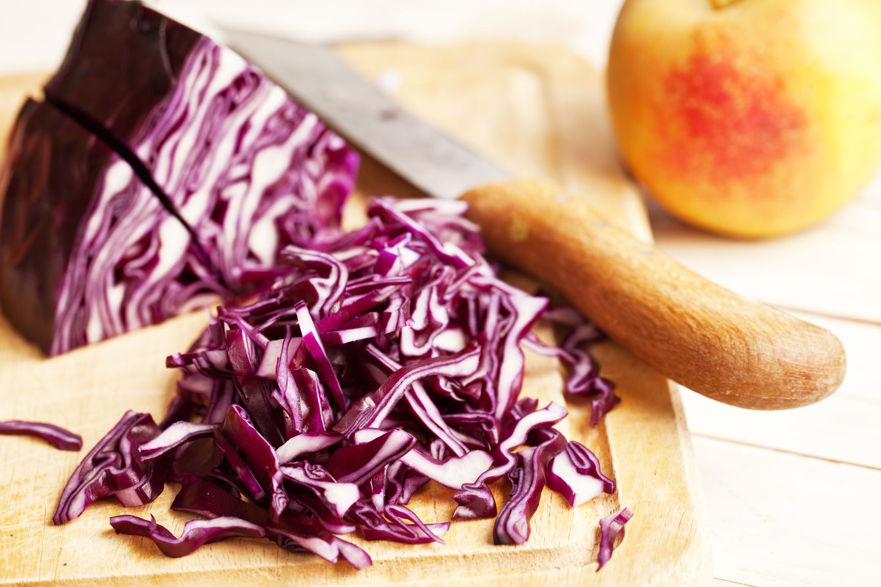 Poulet mit Rotkohl und Apfel