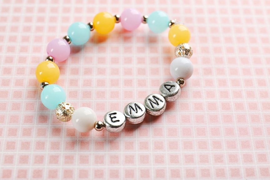 Baby-Armband mit dem Namen Emma