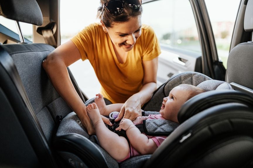 Kindersitz im Auto  Babyschale, Reboarder, Sitzerhöhung