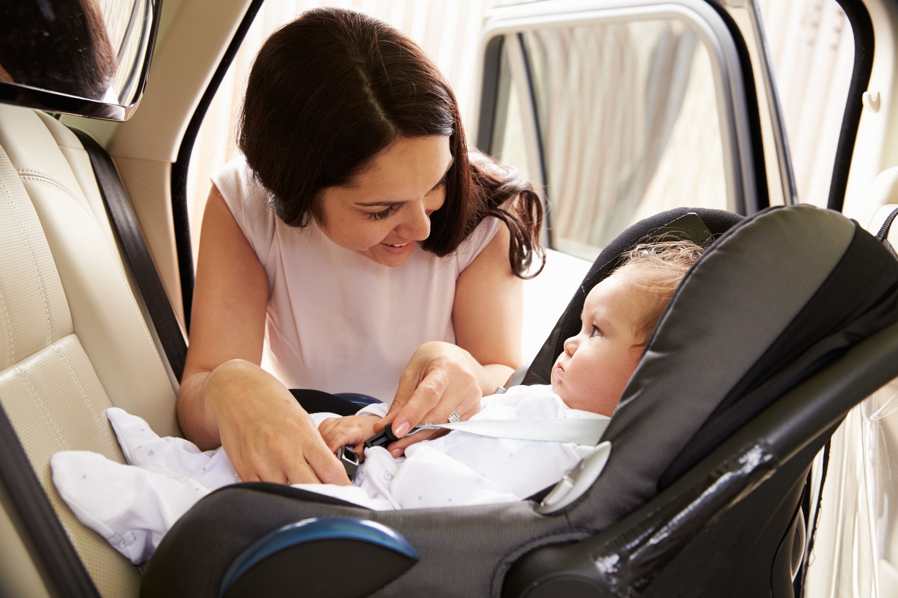 Autofahren mit Baby: Welche Vorschriften sind zu beachten?