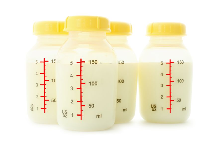 Flaschen mit Muttermilch