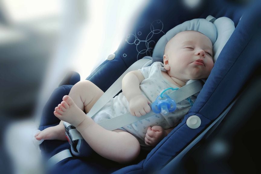 Babys im Auto: Der Kindersitz und 10 Tipps für eine ruhige(re) Autofahrt -  Mamalicious World