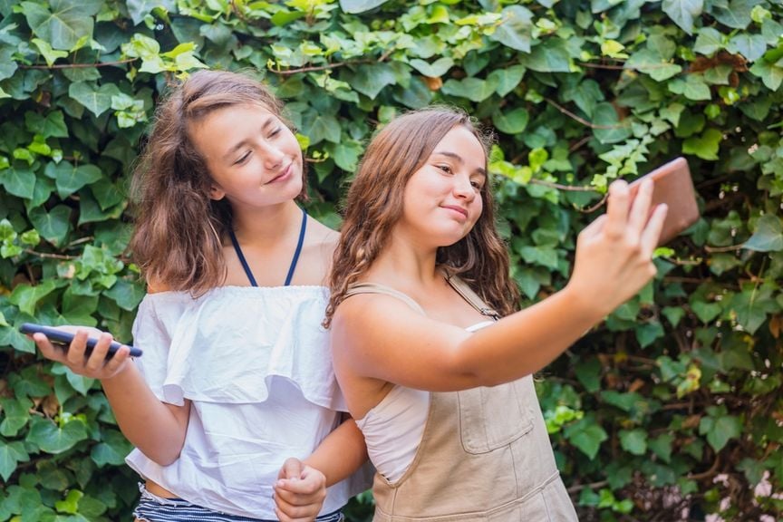 Mädchen machen ein Selfie