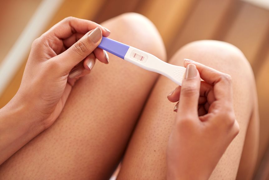 Man ob ohne man schwanger erkennt test ist wie Frühe Anzeichen