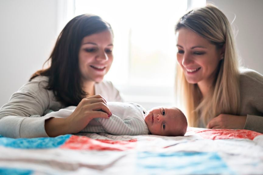 Mutter und Gotte mit Baby