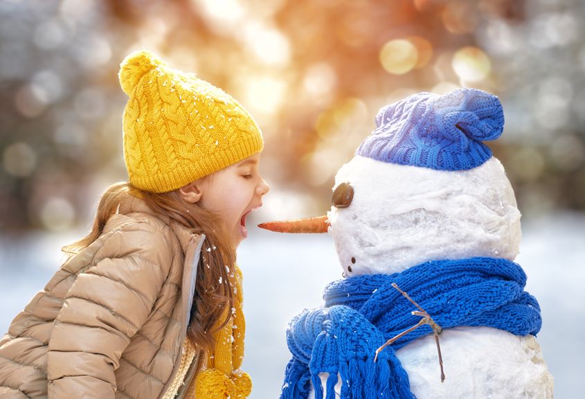 Mädchen und Schneemann