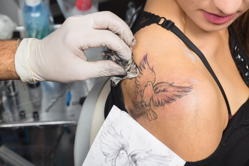 Frauen tattoo schulter für Tattoo Blumen