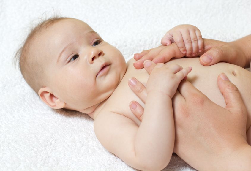 Babymassage vom Bauch