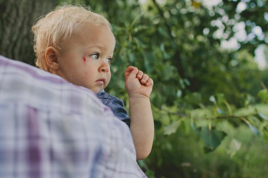 Erste Hilfe für Baby & Kind – Was tun bei Verschlucken usw.