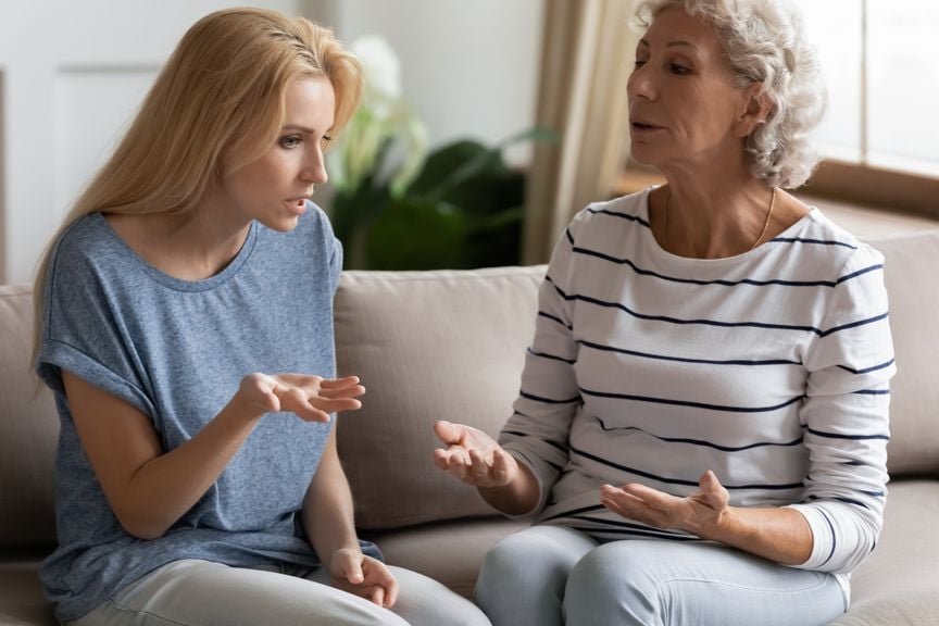 zwei Frauen im Gespräch