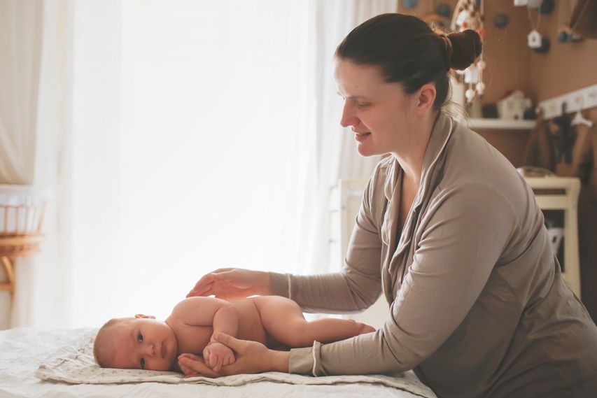 Baby auf dem Wickeltisch