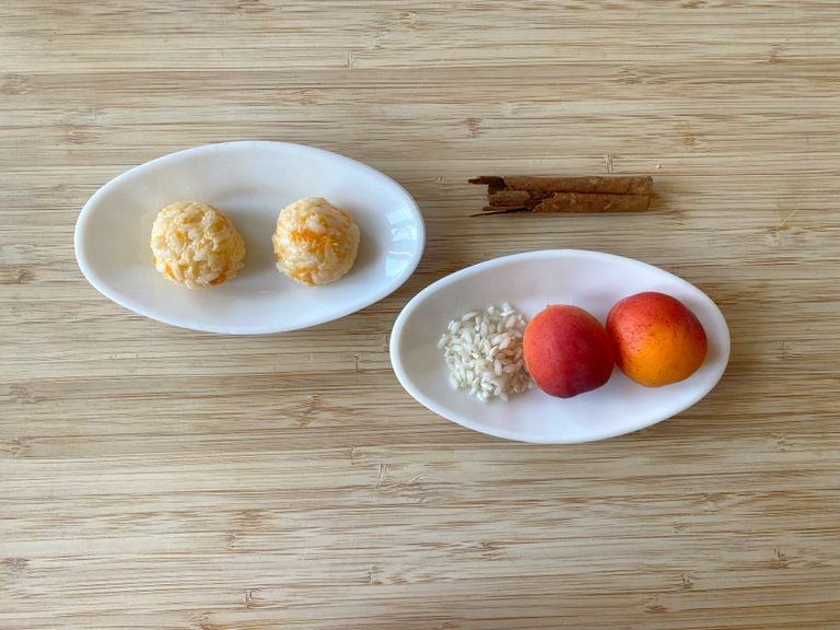 Milchreisbällchen mit Aprikosen und Zimtstange