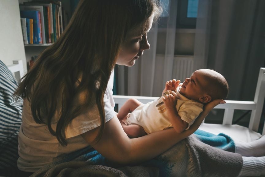 Blickkontakt zwischen Mutter und Baby