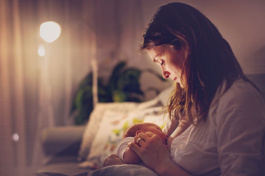 Wann sollte ein 10 Wochen altes Baby abends ins Bett?
