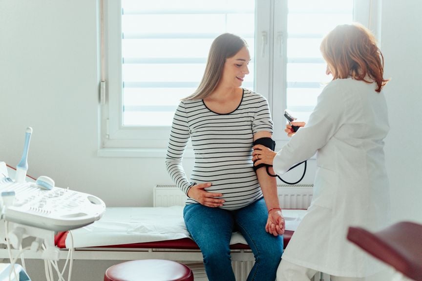 Blutdruckmessung bei einer Schwangeren