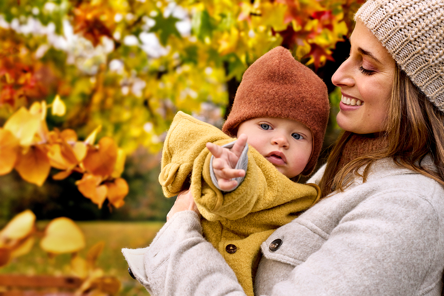 Im Herbst und Winter draussen unterwegs: So schützen Sie Ihr Baby bei  kaltem Wetter