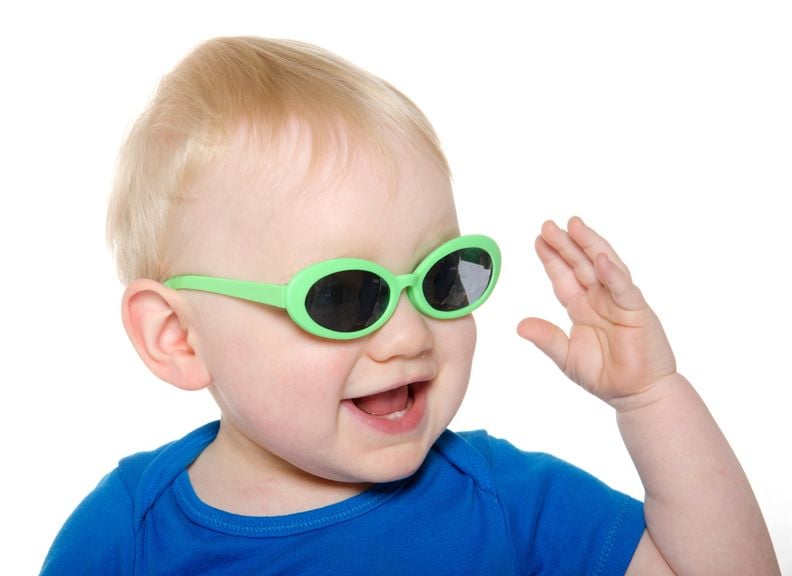 Kind mit Sonnenbrille
